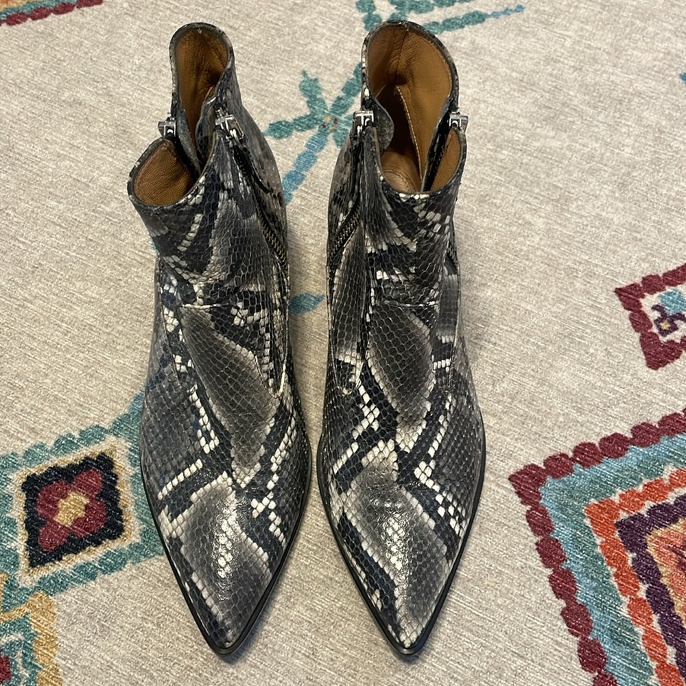 Mara Bini Snake print Chelsea boots